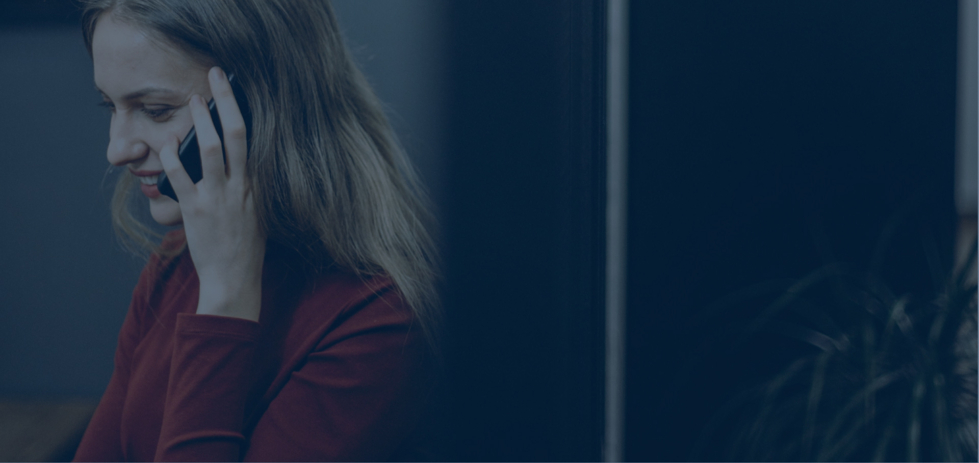 Dame prater i telefonen