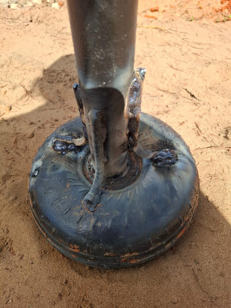 Komprimator ble håndlaget av en lokal sveiser for manuell komprimering.