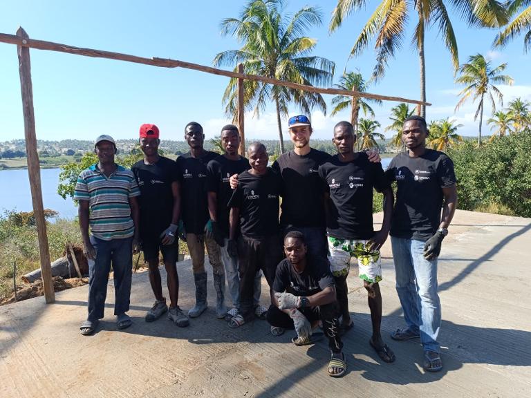 Arbeidslaget fra venstre - Fernando, Fernando, Alberto, Josef, Bonjon, Radek, Emidio, Kosao, James