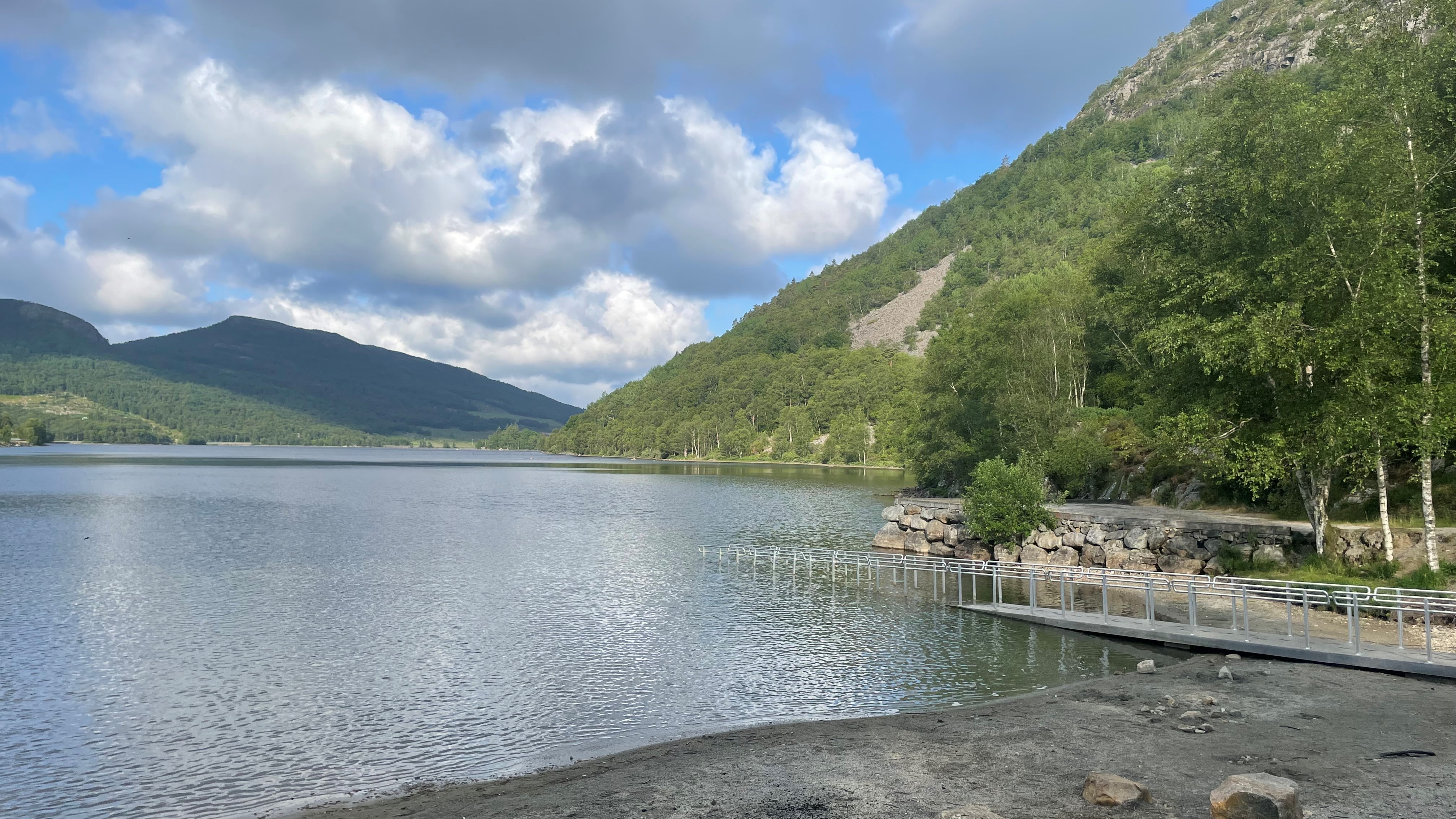 Tengesdalsvatnet strand med rampe