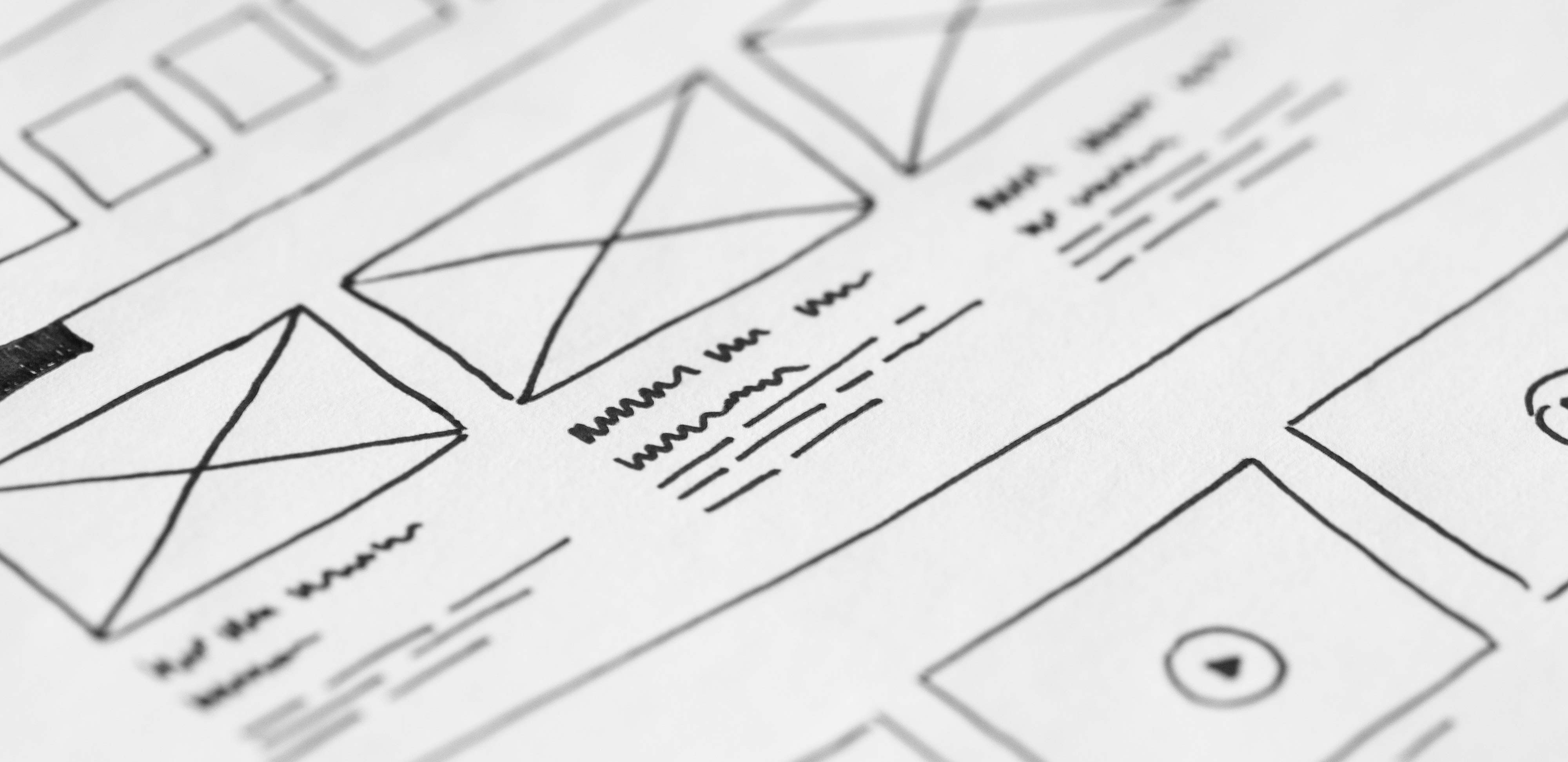 Strektegninger av layout til nettside