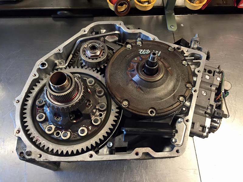 Et AW/55-50SN tilhørende Volvo V70 under montering