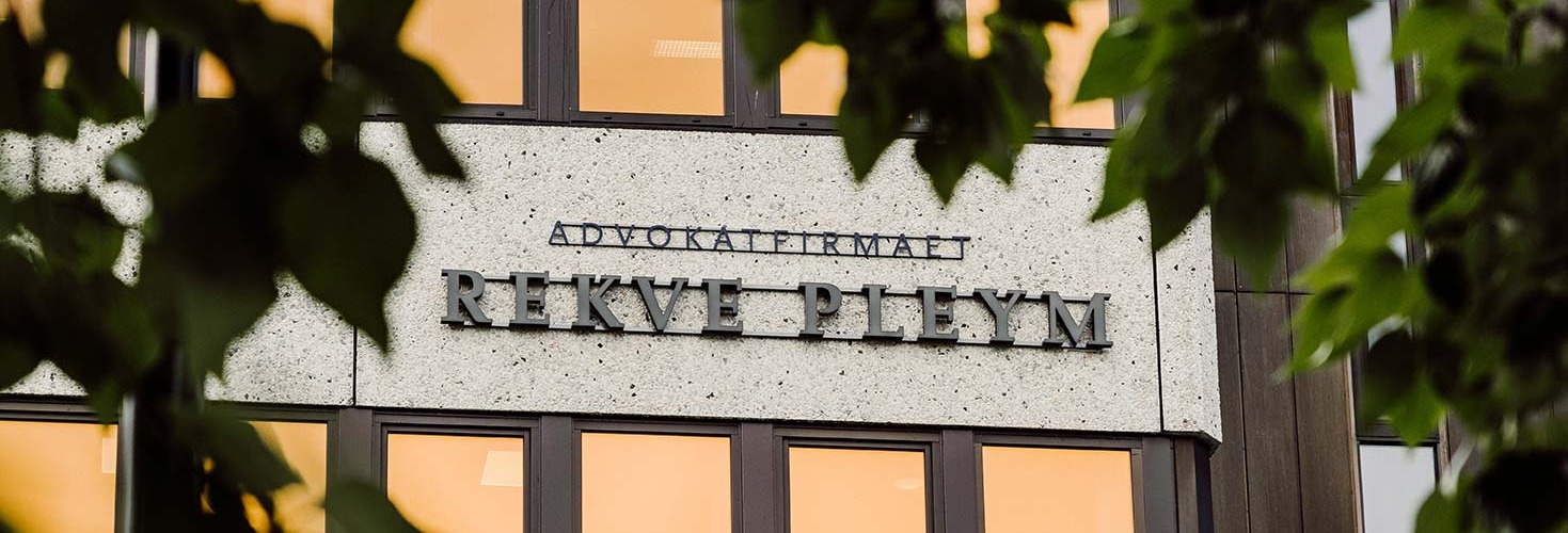 Skiltet til Rekve Pleym