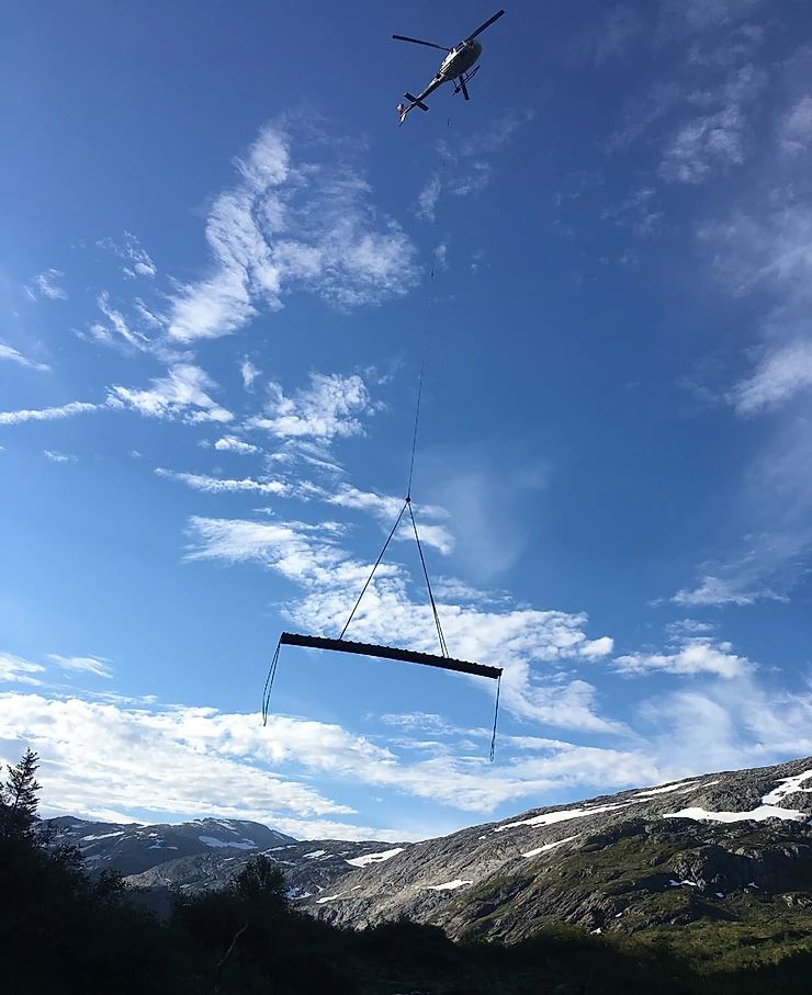 gangbro hentes av helikopter