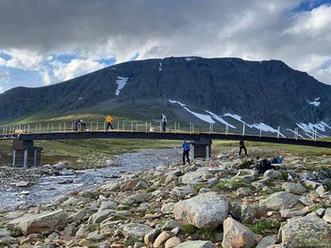 Gangbru over Gravbekken i Trollheimen