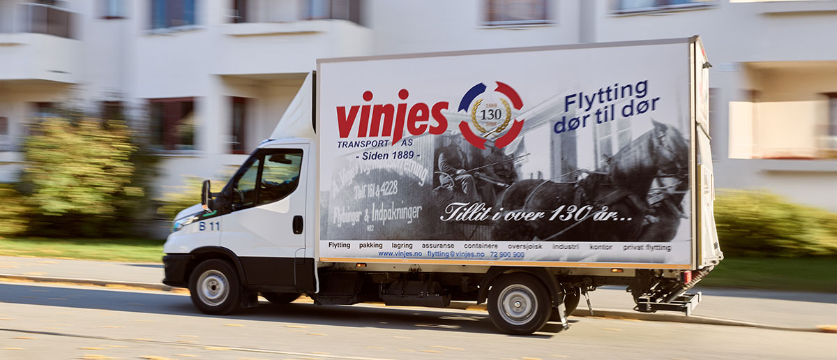 Vinjes flyttebil i farta