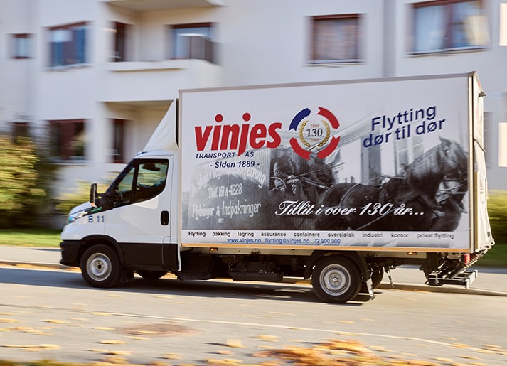 Vinjes flyttebil i farta