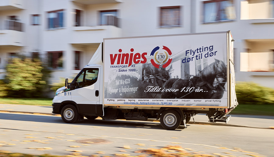 Vinjes flyttebil i farta